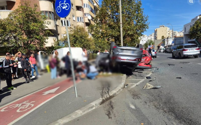 Accident pe Calea Dorobanților din Cluj-Napoca: trei mașini implicate, una s-a răsturnat. O femeie a fost rănită
