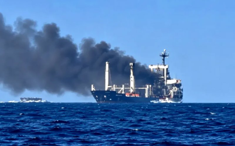 O navă ar fi fost lovită de o dronă în Marea Neagră, lângă Platforma Pescăruș. 13 marinari ar fi dispăruți