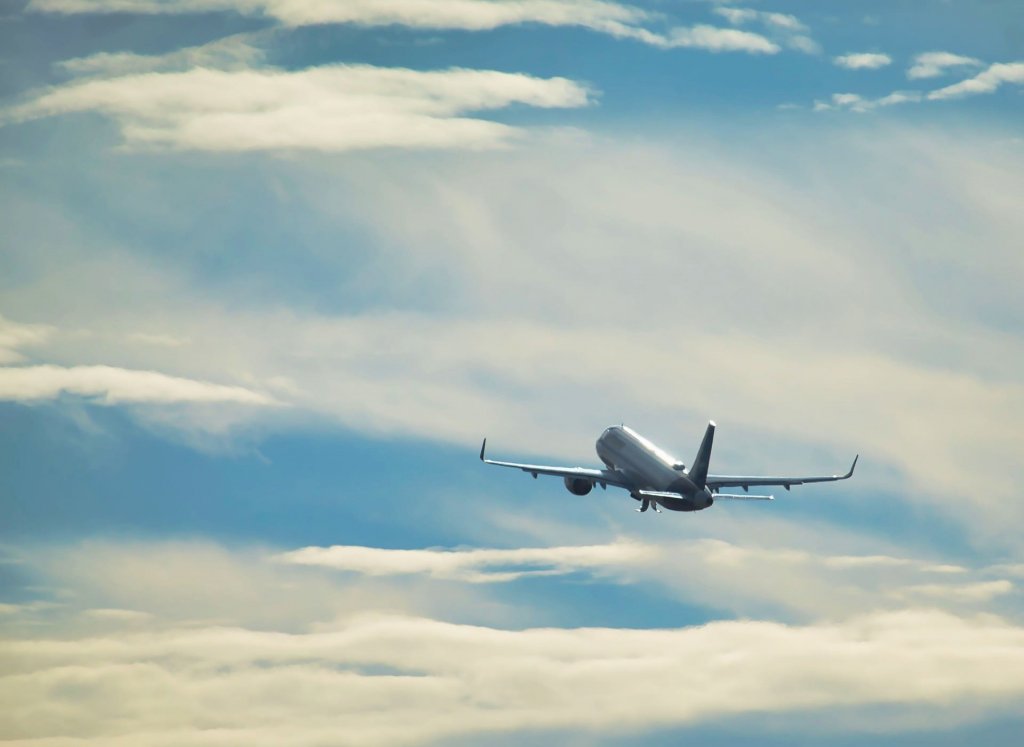 Biletele de avion s-ar putea scumpi și mai mult. Avertismentul unei companii cu zboruri și la Cluj