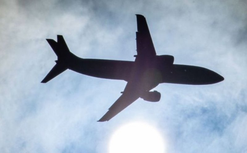 Momente tensionate la bordul unui avion decolat de pe Otopeni! Aeronava a aterizat de urgență, la câteva minute după decolare