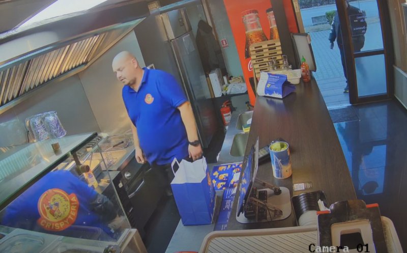 Schema cu bancnote, la un fast-food din Cluj. Cum au dispărut 100 de lei de sub ochii angajatului: "DISTRIBUIȚI SĂ NU MAI PĂȚEASCĂ ȘI ALȚII!"