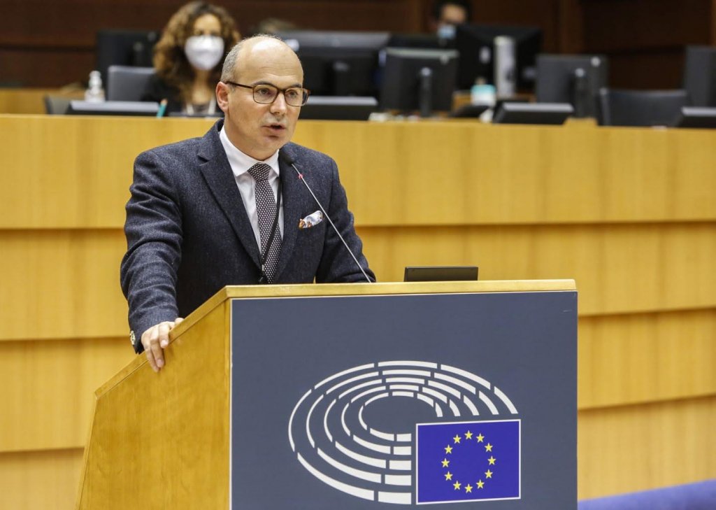 Rareș Bogdan, dispus să părăsească Parlamentul European pentru o funcție în Guvernul Luca Niculescu