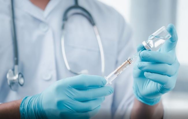 Medicii, apel la vaccinarea antigripală înainte de apariția primelor cazuri: "Nu e o simplă răceală, poate duce la spitalizare și chiar deces"