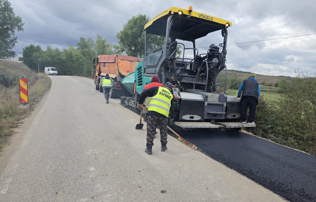 Gata cu gropile pe drumul județean care duce spre Bistrița