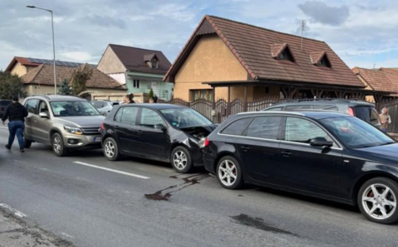 Cum s-a produs accidentul în lanț cu patru mașini, în Florești. Trei persoane, printre care două minore, au ajuns la spital