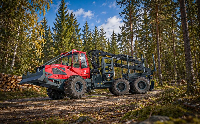Un nou concept de tractor forestier "made in Transilvania". IRUM duce tehnologia românească la München