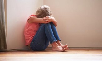 Detalii cutremurătoare în cazul fetei de 13 ani din Cluj, cu dizabilitate intelectuală, care ar fi fost violată de propriul tată. Bărbatul a fost arestat preventiv
