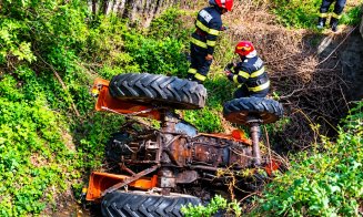 Accident cumplit în Cluj. Un bărbat se află în stare gravă dupa ce s-a răsturnat cu tractorul