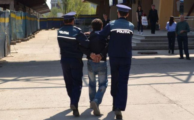 Tânăr de 17 ani din Cluj, reținut după ce și-ar fi distrus brățara electronică de monitorizare. Se afla sub control judiciar în două dosare penale