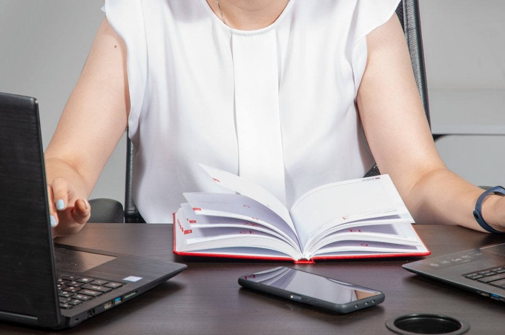 Clujul lansează o bibliotecă digitală cu lecții pentru Bacalaureat: 70 de lecții video gratuite, predate de profesori clujeni