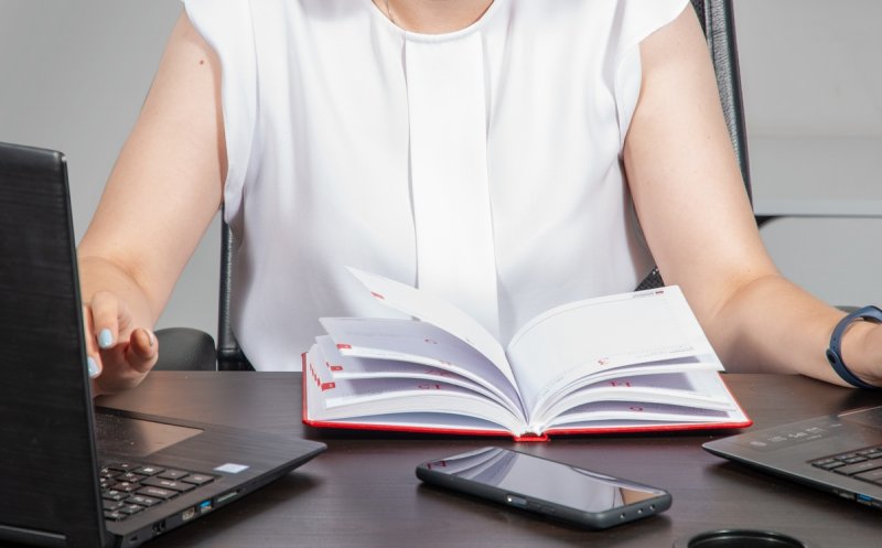 Clujul lansează o bibliotecă digitală cu lecții pentru Bacalaureat: 70 de lecții video gratuite, predate de profesori clujeni