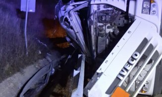 Accident pe Autostrada A3, în Cluj. Un autotren s-a răsturnat / Care este starea șoferului