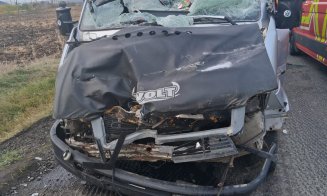 ACCIDENT în Iclod. Impact între un microbuz și un autotren / Victimă în accident și un minor de aproximativ 2 ani