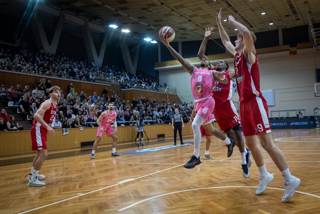 U-BT, victorie fără emoții în duelul cu SC Derby din ABA League