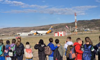 Peste 600 de copii, în vizită la Aeroportul Cluj. Ce au descoperit cei mici despre lumea aviației