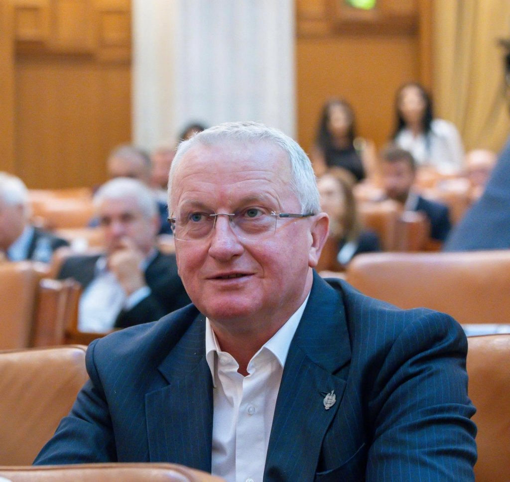 Remus Lăpușan: „Țuica și pălinca produse în gospodărie, scutite de accize în limita a 200 de litri pe an”