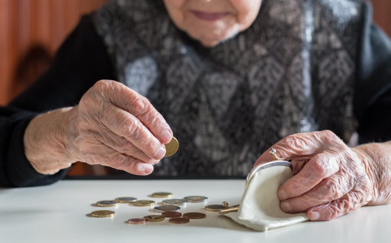 Pensiile ar putea crește în două etape în 2027. Ce majorări se discută și ce se întâmplă cu taxele