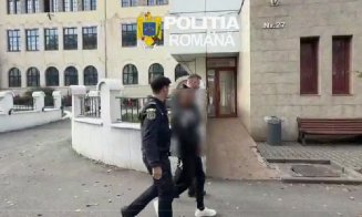 Scene violente într-o comună din Cluj: un bărbat de 37 de ani ar fi agresat un localnic de 61 de ani și ar fi distrus ușa unei locuințe. Suspectul a fost arestat preventiv